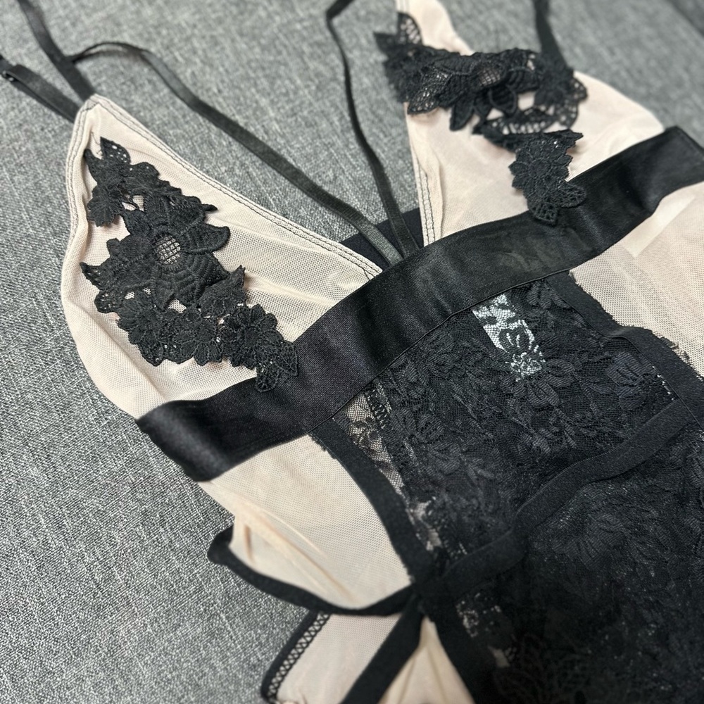 FRENCH AFFAIR | Lace Body Suit